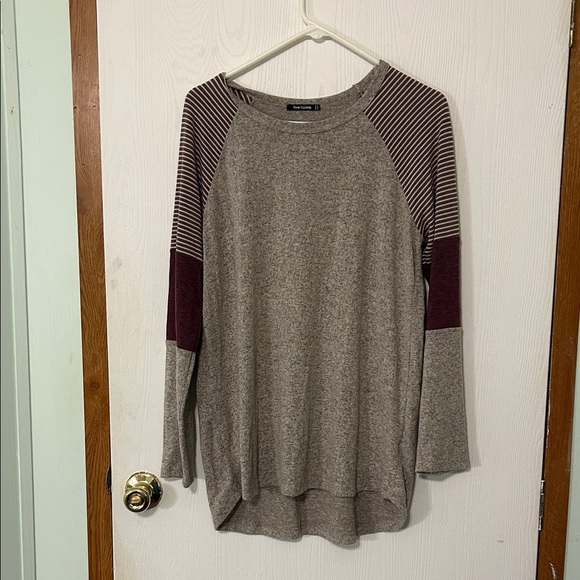 Pink Clover Tops - Pink Clover Gray and Burgundy Striped Sleeve Sweater Size XL
